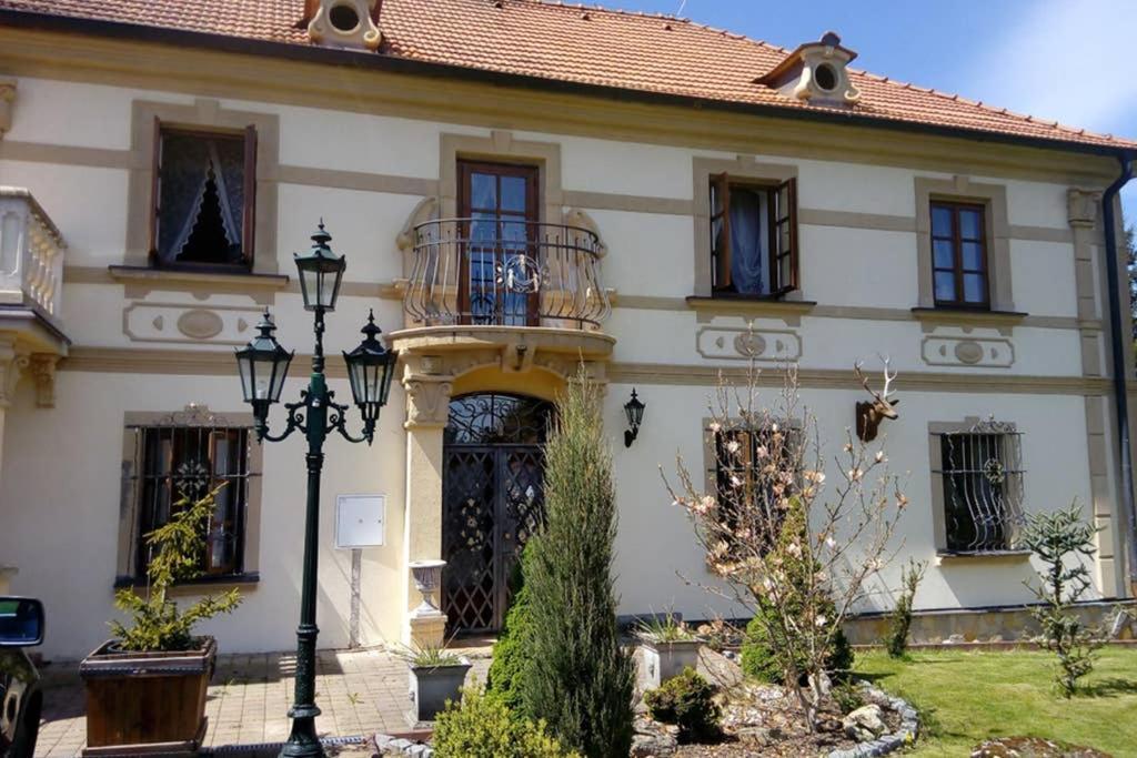 Zamecek Zdiky - Moderni Velky Apartman Bujanov Exteriör bild