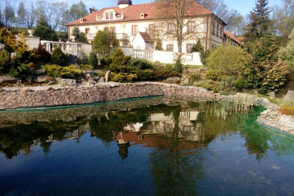 Zamecek Zdiky - Moderni Velky Apartman Bujanov Exteriör bild