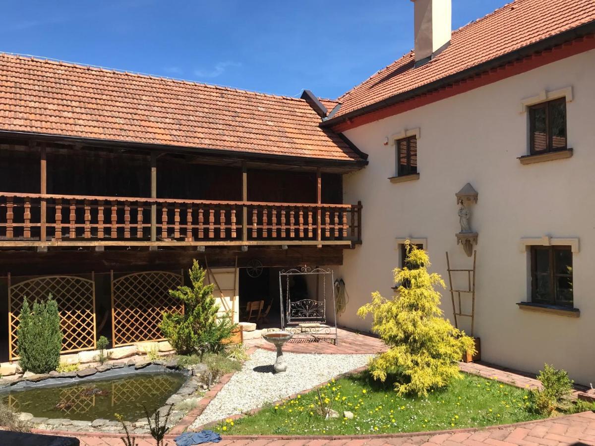 Zamecek Zdiky - Moderni Velky Apartman Bujanov Exteriör bild