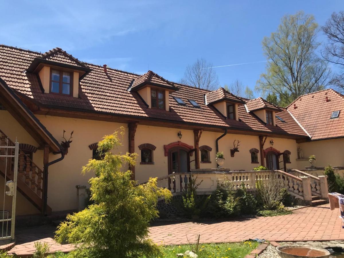 Zamecek Zdiky - Moderni Velky Apartman Bujanov Exteriör bild